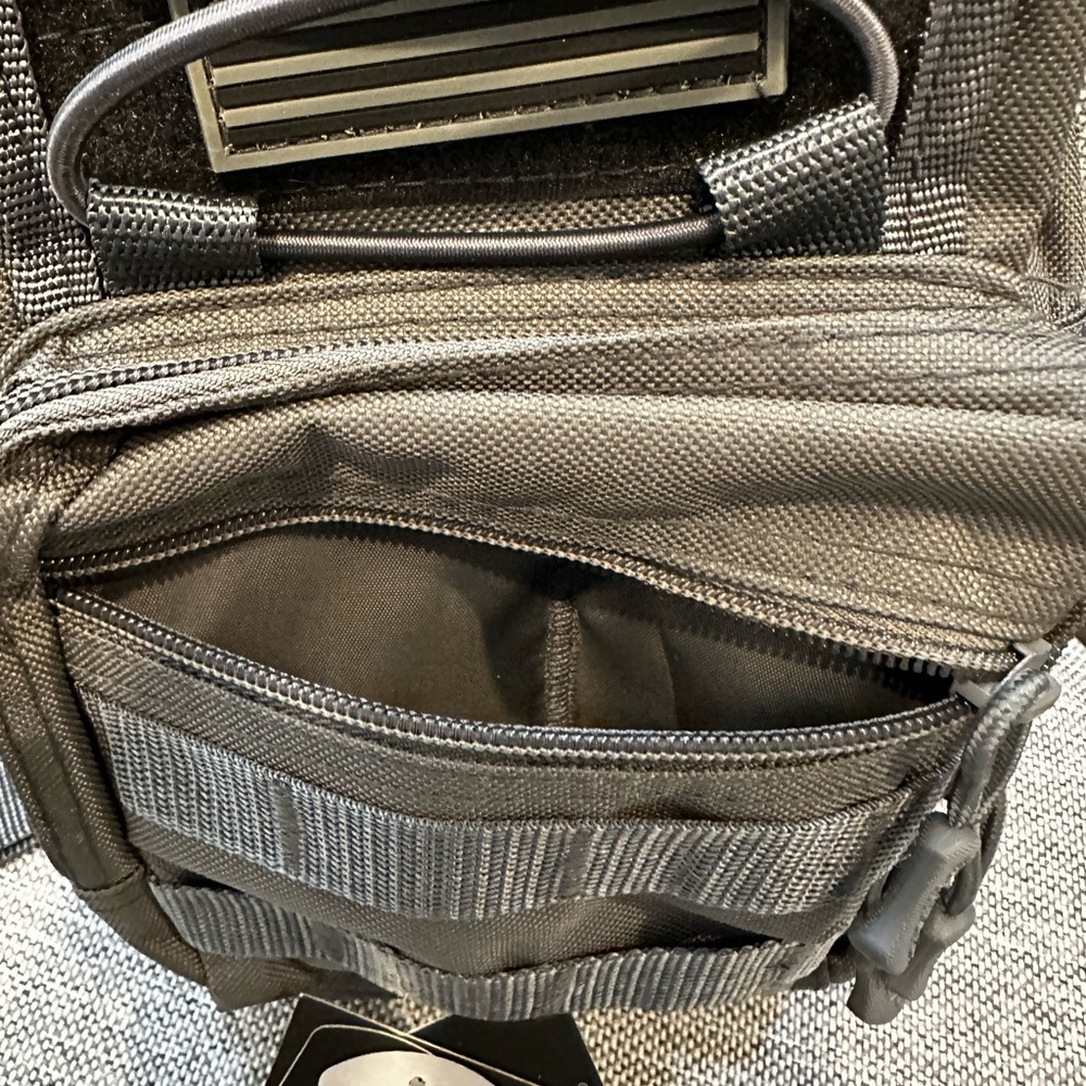 New with Tags East West USA Sling Bag - Picture 8 of 11